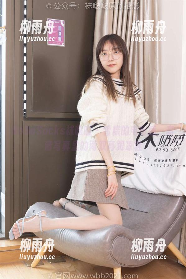 BoBoSocks袜啵啵-雪糕 BoBoSocks袜啵啵 - 雪糕的电影感,高清写真里的两双高跟凉鞋