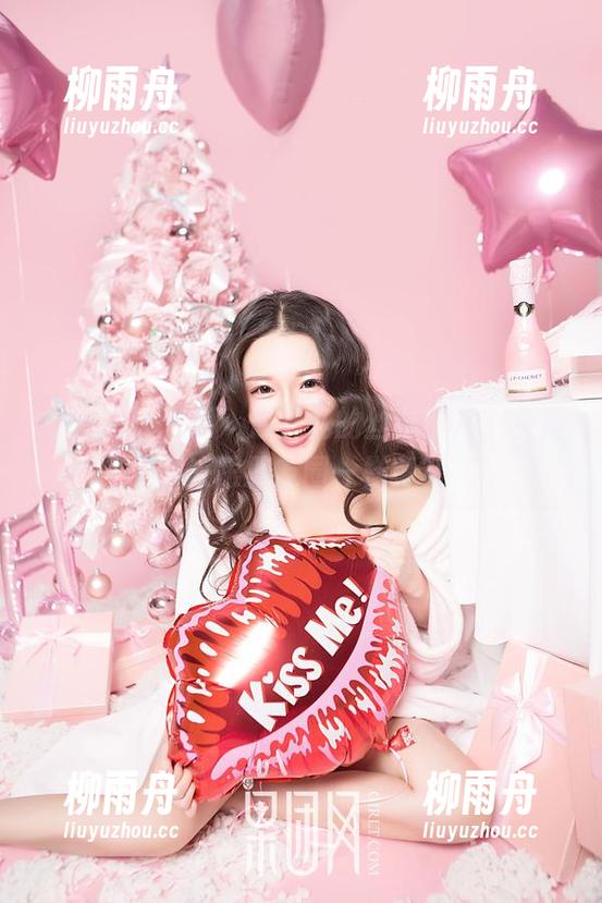 GIRLT果团网 - 通灵儿的丝袜照片，免费起来跟朋友圈一样真？
