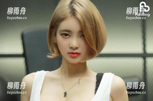 Hyoyeon(김효연)的私拍合集，清纯得让人想起校园那个她