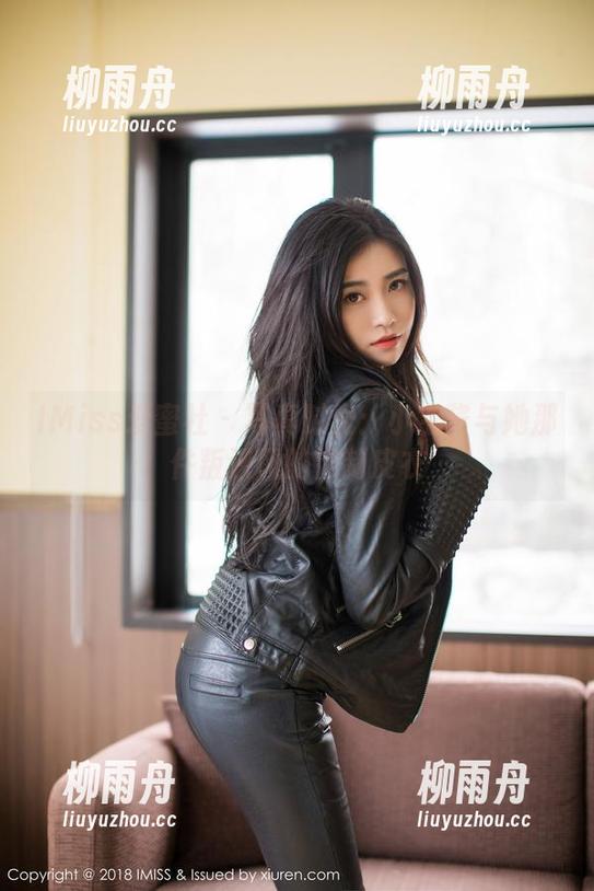 IMiss爱蜜社 - 写真时光：小宝酱与她那件叛逆风的定制皮衣