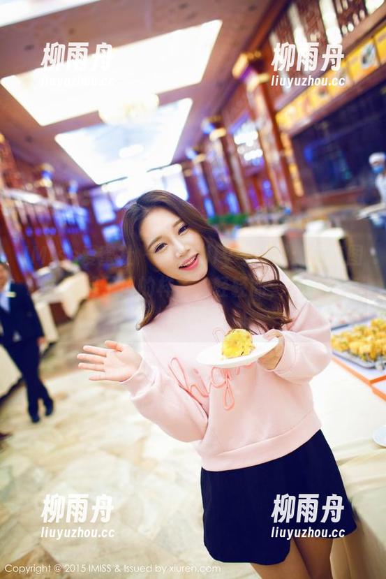 IMiss爱蜜社 - 莉莉Lily与白裙：这套图让人想起了风的样子，轻轻的，几乎没有声音。