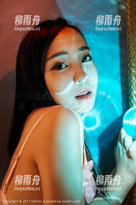 MiiTao蜜桃社 - Cris_卓娅祺的全套制服，全场景图包照顾到你的小野心