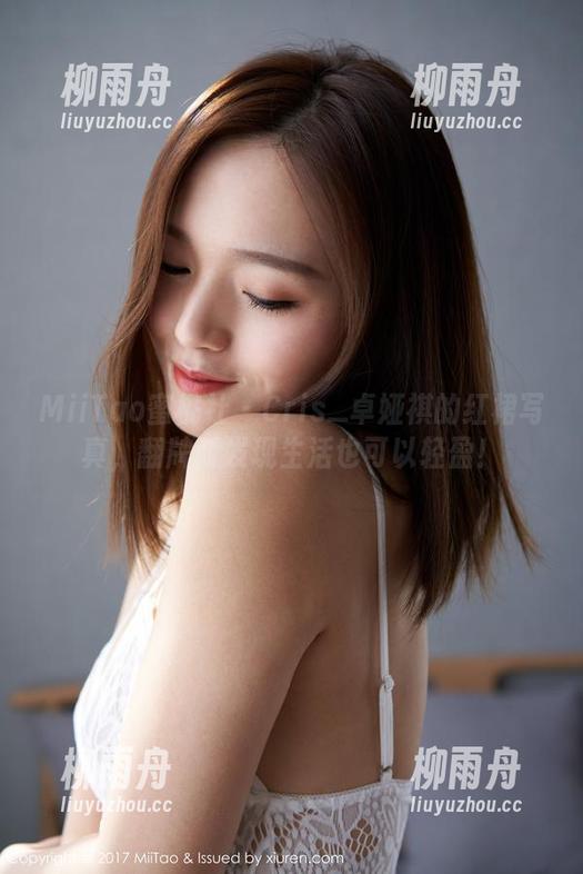 MiiTao蜜桃社 - Cris_卓娅祺的红裙写真，翻牌时发现生活也可以轻盈！