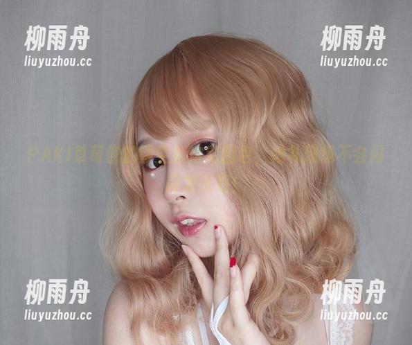 PAKI草莓酱的镂空新娘装图包，婚礼现场不会闪闪发光吧！
