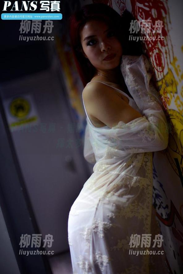 PANS写真 - 婚纱穿在美欣身上，壁纸选择太多是种奢侈！