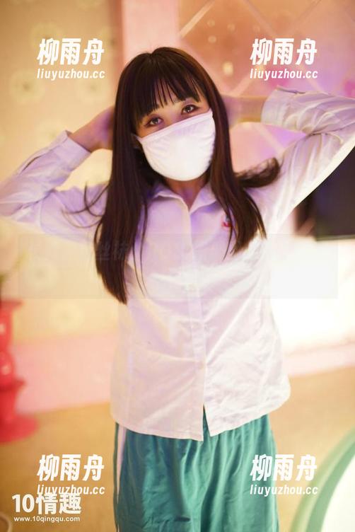 长筒黑色丝袜：ROSI图册里的腿部细节狂欢