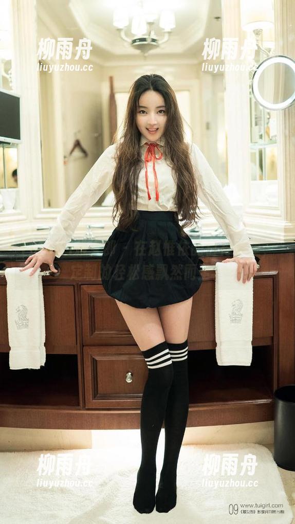 TuiGirl推女郎 - 在赵惟依的白衬衫里，定制的轻松感飘然而至。