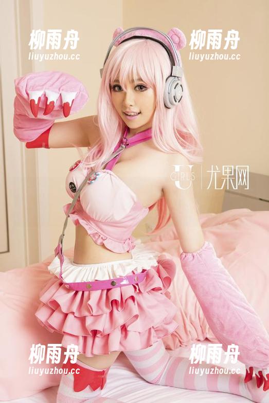 UGirls尤果网 - 陈怡曼带来的网袜美图——今天的晚餐就交给这双腿了！