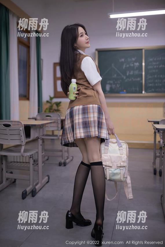 Xiuren秀人网 - 下载全集，让小小白思宜的牛仔裤启发你穿搭灵感，不然都对不起这条牛仔！