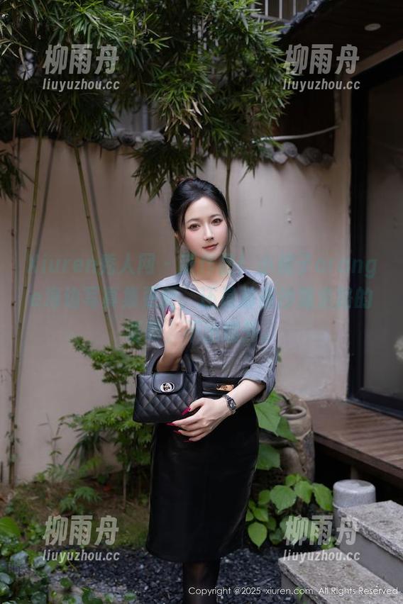 Xiuren秀人网 - 新作品！小橘子orange海边写真集更新，还是那条沙滩走路的姿势，不出意外。