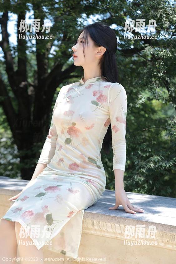 Xiuren秀人网 - 制服图册，王俪丁的最新尝试，突然怀念课堂的铃声