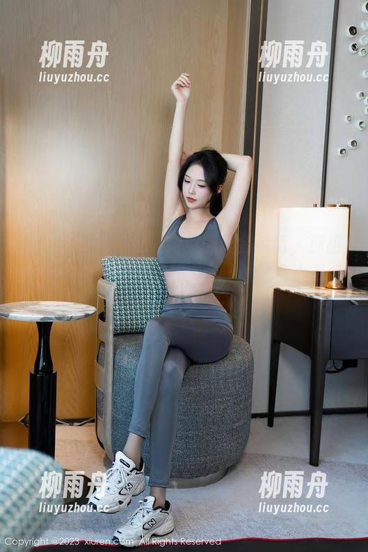 Xiuren秀人网 - 如果黑丝会说话，那甜七七的图库会连夜开大会，讨论良心是什么？