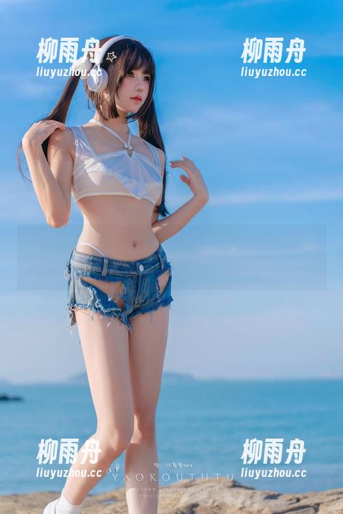 短裤与Yiko湿润兔的日常，全套图集令人想一探究竟！