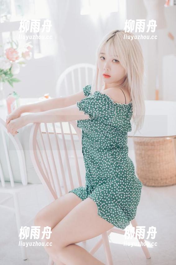Zia(지아)的图片，配上这[Bimilstory]，不怕你忧郁