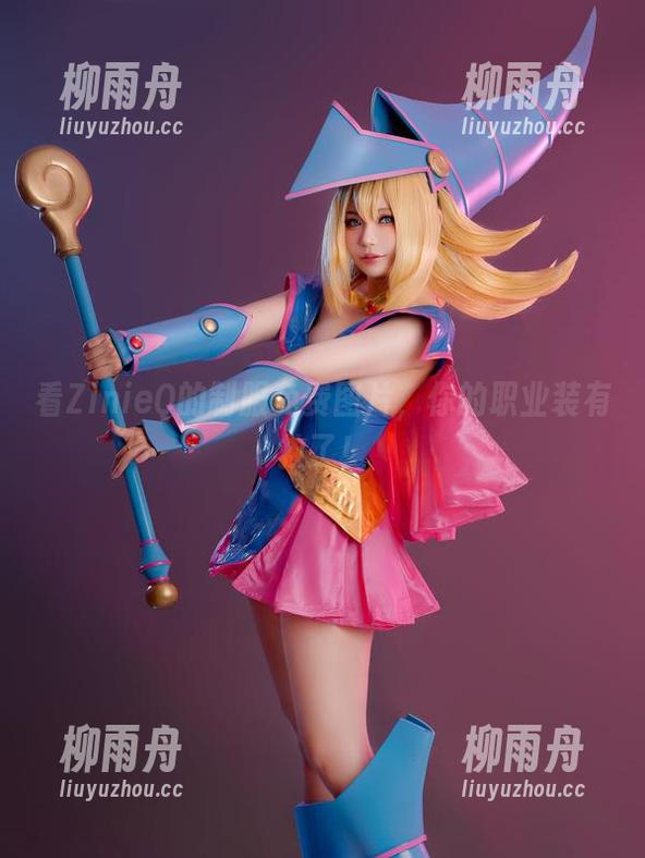 看ZinieQ的制服免费图片，你的职业装有救了！