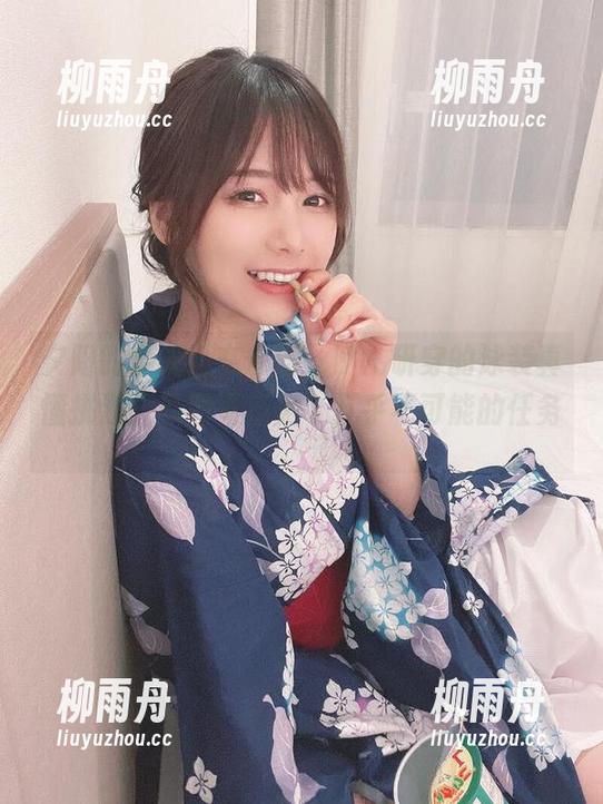 夕阳的金光洒在水面，けん研穿的泳装真懂挑逗，原图更新是个几乎不可能的任务。