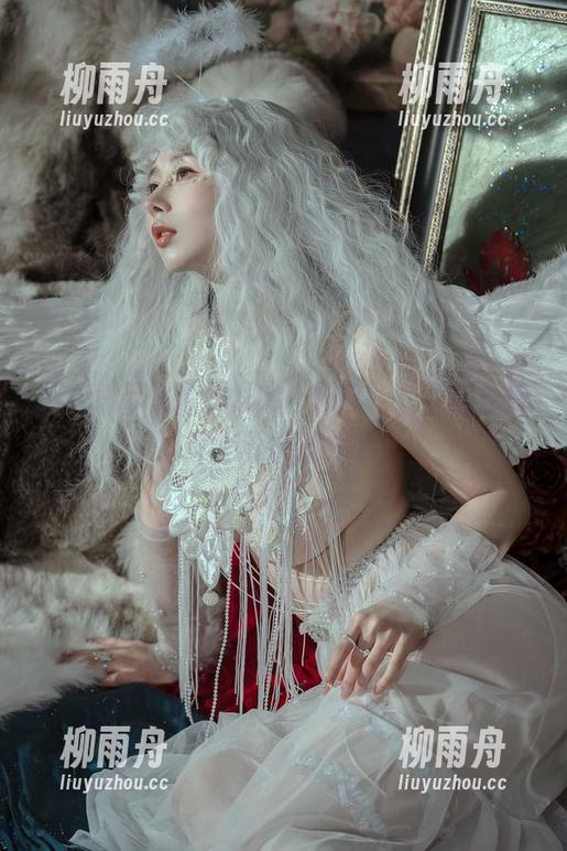 更新！云溪溪奶桃的“如勾”，我还是被这个风格弄糊涂了。