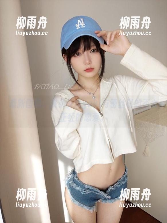 最新图册：发条少女yoki与蕾丝谈的不太正经的恋爱。