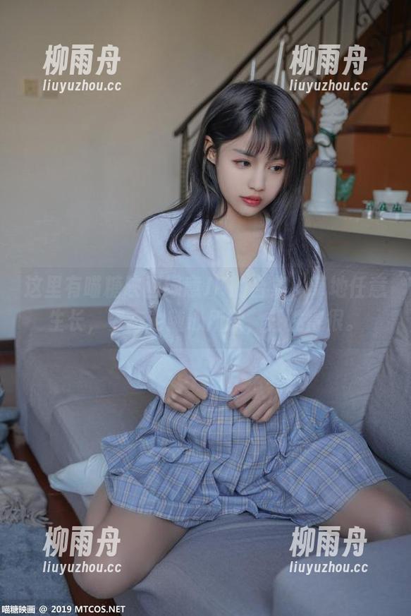 这里有喵糖映画绿意JK的合集，草地任意生长，姿态也随心所欲，任性得很。