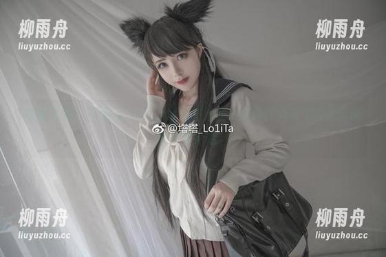 全套写真，塔塔_Lo1iTa学姐在这儿，就像街角那家突然出现的美味小店。