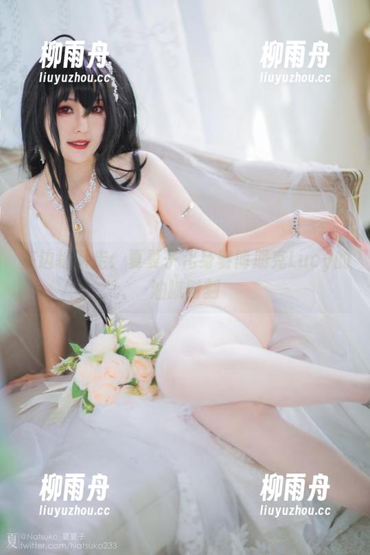 在边缘游走：夏夏子化身赛博朋克Lucy的油腻时刻