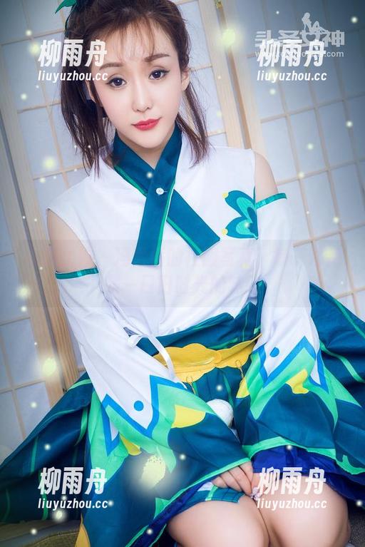 头条女神 - 冯雪娇的校服写真：每一件都是一口旧时光的味道