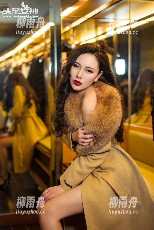 头条女神 - 照片只让人迷失，梦心玥这情人设定确实让人想多了。