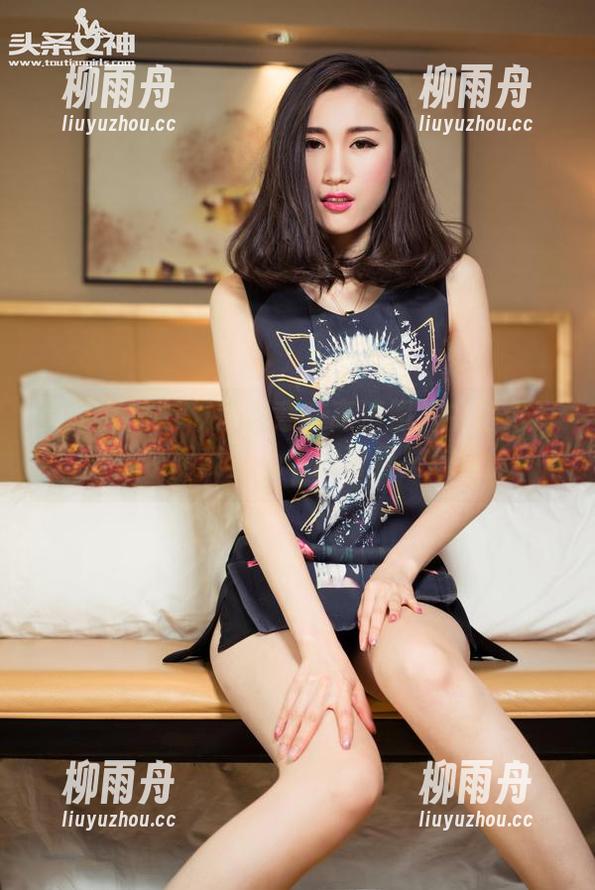 头条女神 - 筱溪愿意在高清照片中铭记麦迪，唤起我们心中的青春篮球梦。