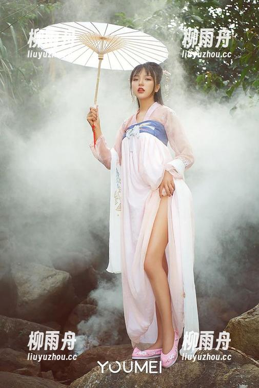 尤蜜荟 - 卓娅祺的厨间秀色，偶尔瞥见，忍不住想多看几眼。