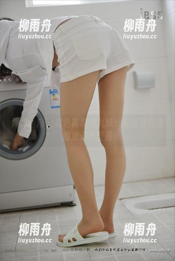 异思趣向 - 裸色高跟和九妹：写真图包里的脆弱与坚强