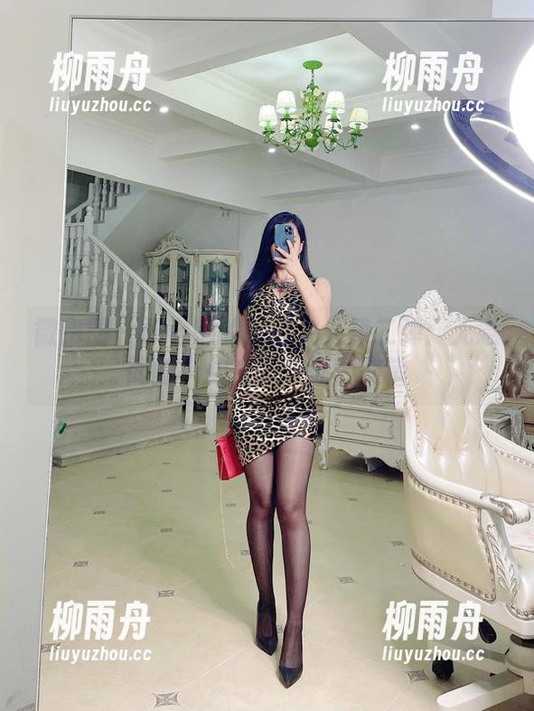 微密圈 - 张老师的豹纹女人第二弹：无意间的街头奇遇与原图交错