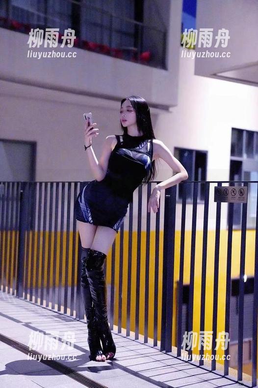 微密圈 - 连体衣≠隐身术！徐珺大哥的无圣光合集，给你展开新视角！