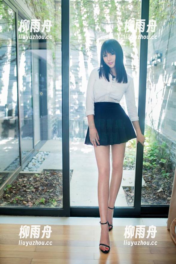 推女郎 - 李丽莎的蕾丝写真集：精选充满诡异魅力的时刻