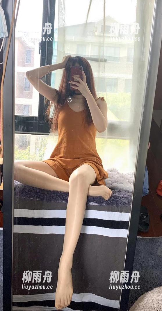微密圈 - 提袜少女的天台日记，在线图片全收录！合不合适？
