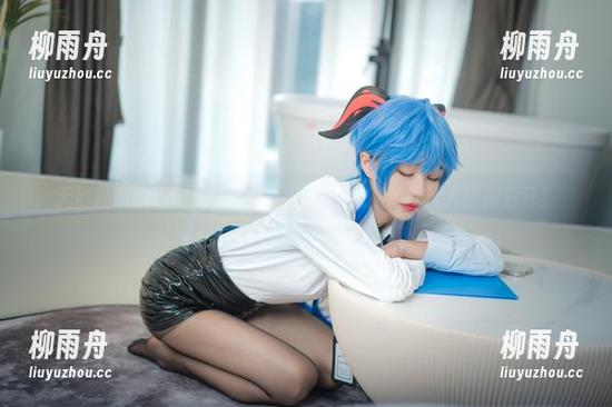 无影喵喵的cos是夏天的“清爽”，照片却让人热得冒汗！