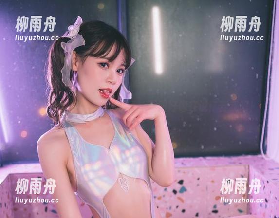 星黛鹿鹿i的全套短裤秀场，原图好像在说：穿我吧！