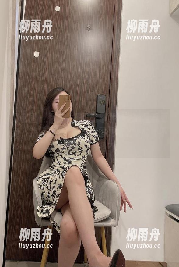 微密圈 - 看完“是可馨耶学姐”的写真更新，我只想问，这种氛围是怎么来的，不想着学习吗？
