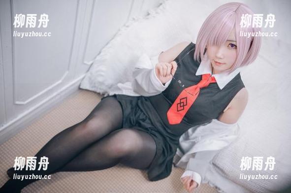 照片里藏着的路易九世礼服——是本末末的独特视角