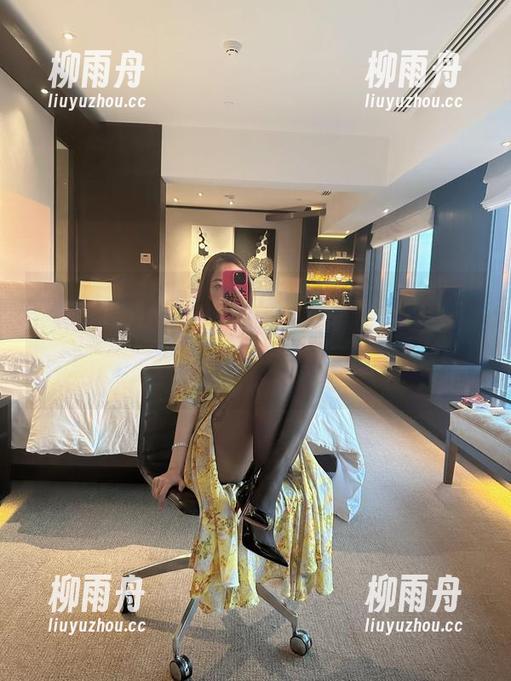微密圈 - 又见果儿Victoria的美图，资源合起来也太让人惊讶，死库水这名字太出圈了。