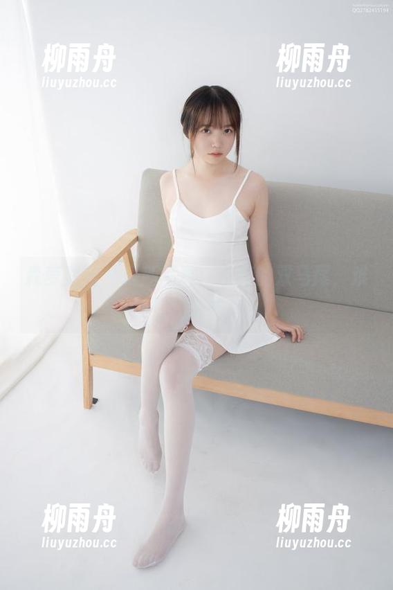 森萝财团 - 最新写真：小梓的双马尾，难道是我精神病？