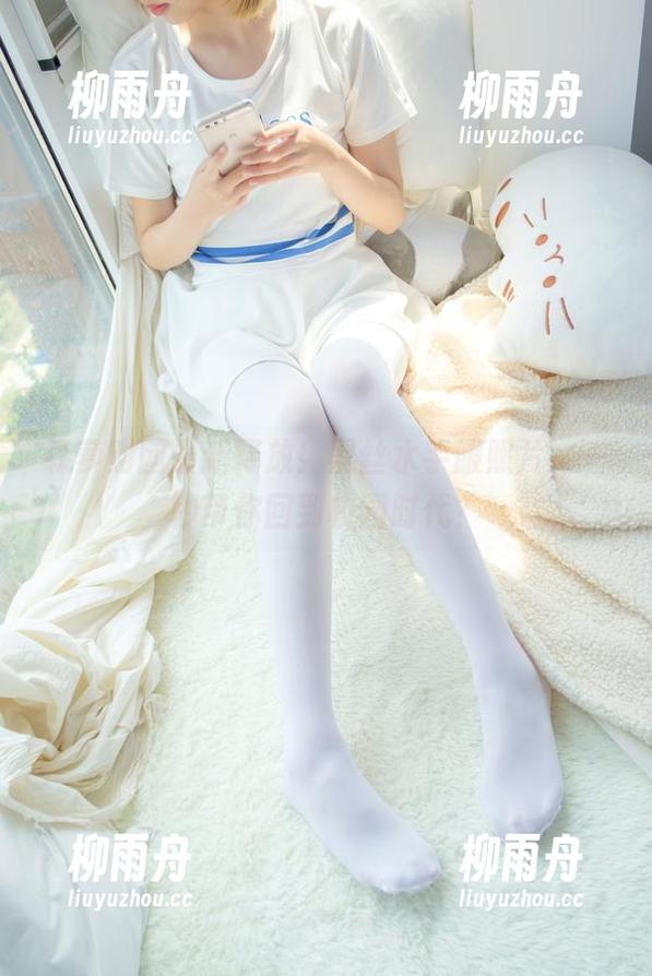 森萝财团最新释放！黑丝水手服照片，一秒带你回到校园时代？
