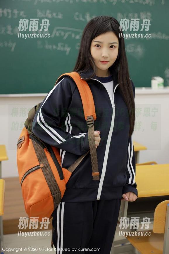 模范学院 - 作品解码：关注SiByl李思宁的红裙私拍，裙子就像是讲故事一样，每个摆动都有语气。