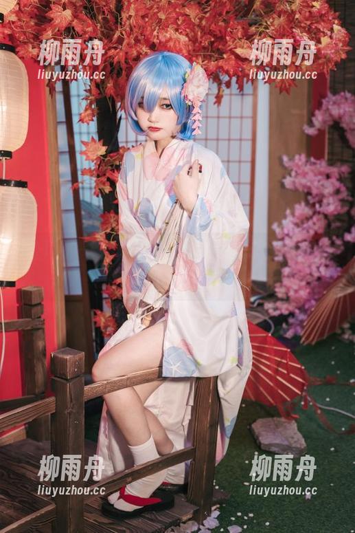 整理了一下，神沢永莉的蓝白泳衣合集，浴室里的欢乐万花筒