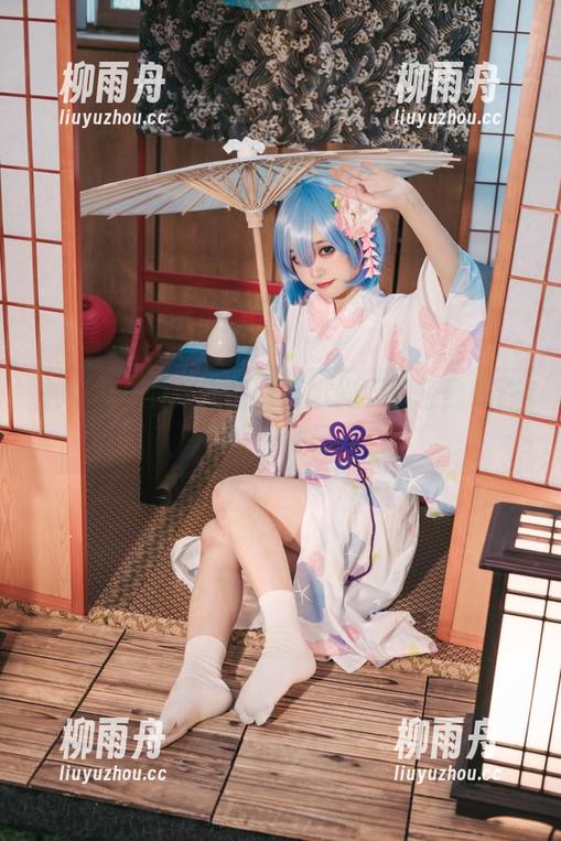 神沢永莉的夏天私房，阳光下的轻盈或许只是一种假象