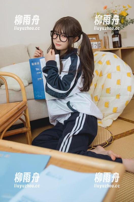 神沢永莉的和服COS秀，分享一场传统与个性的炫酷碰撞。