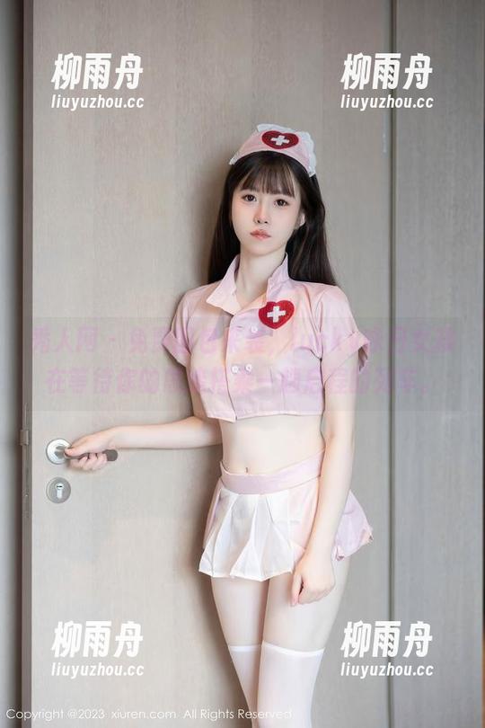 秀人网 - 免费图包来袭，lucky咏丹女孩在等待你的思绪搭乘一趟启程的列车。