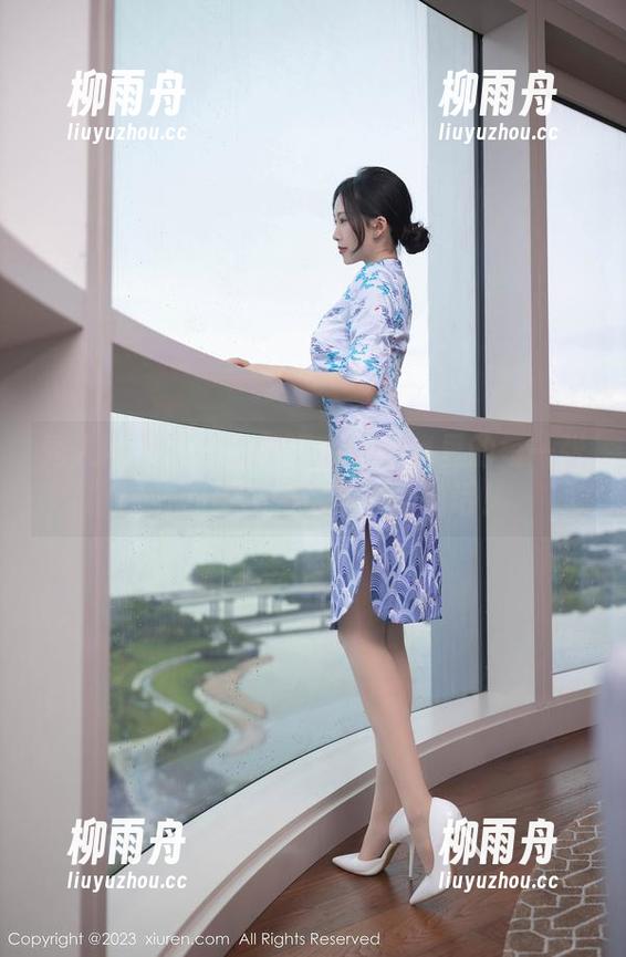 秀人网 - 海边的伊诺——合集里的每一张图片都像在和浪花偷偷对话！