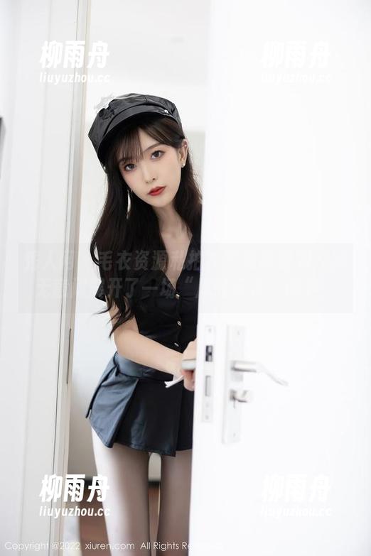 秀人网 - 毛衣资源私拍？不如说是刘婷婷无意间展开了一场“风轻云淡”的秀。