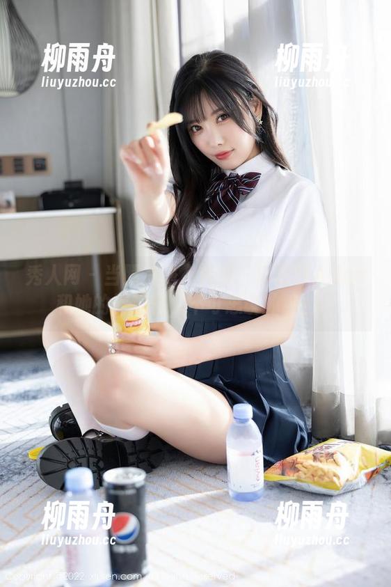 秀人网 - 当照片遇上传奇：容容容Alice和她的裤里丝，不可思议的组合！