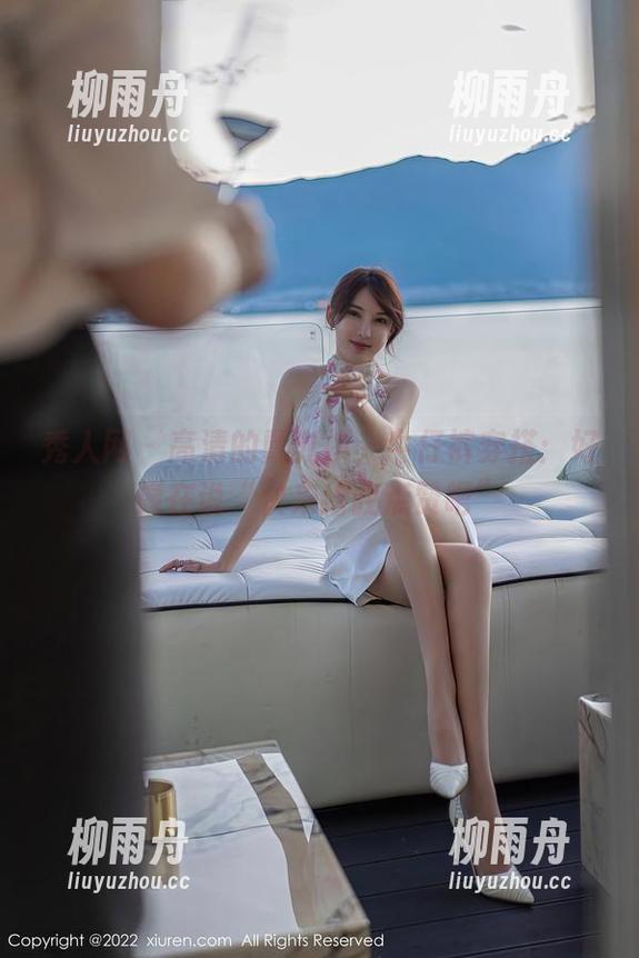 秀人网 - 高清的戴允祺，牛仔裤穿搭：好像在说“快来给我点赞吧”